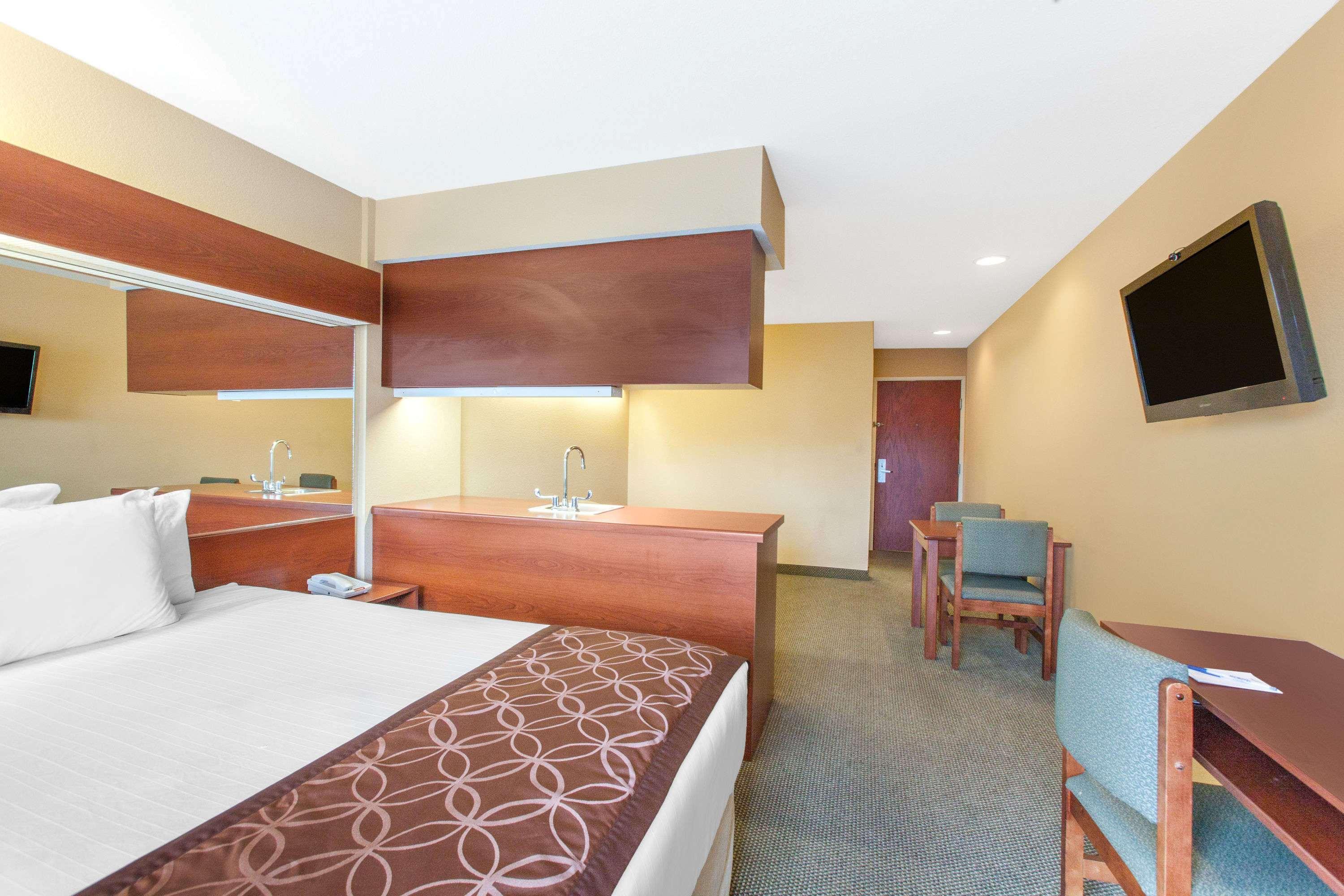 Microtel Inn By Wyndham Rogers Ngoại thất bức ảnh