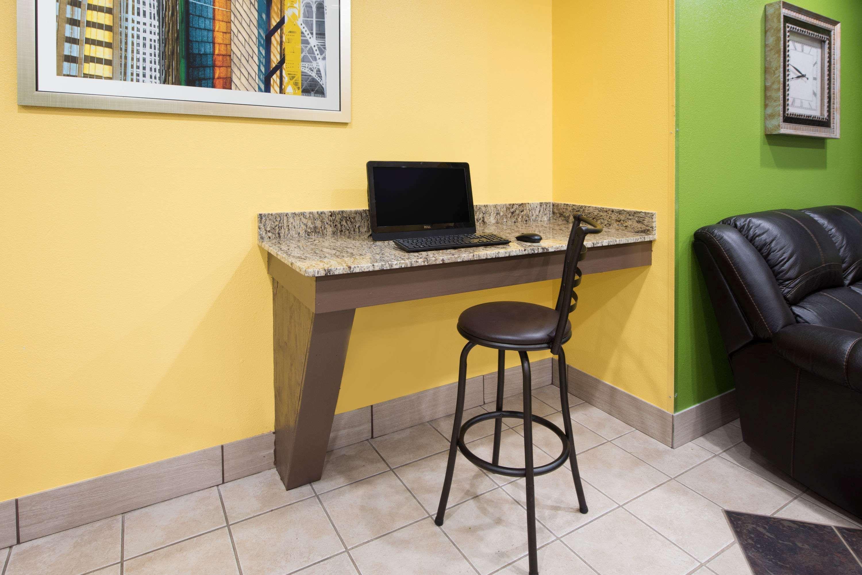 Microtel Inn By Wyndham Rogers Ngoại thất bức ảnh